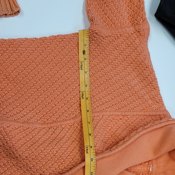 Post practice sweater - Picture 3 of 8